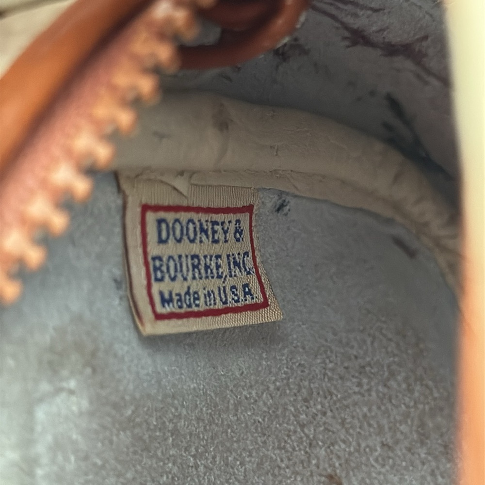 Rare-Vintage Dooney & Bourke Cream & Brown Leather Kitty Crossbody Bag. - Picture 8 of 14